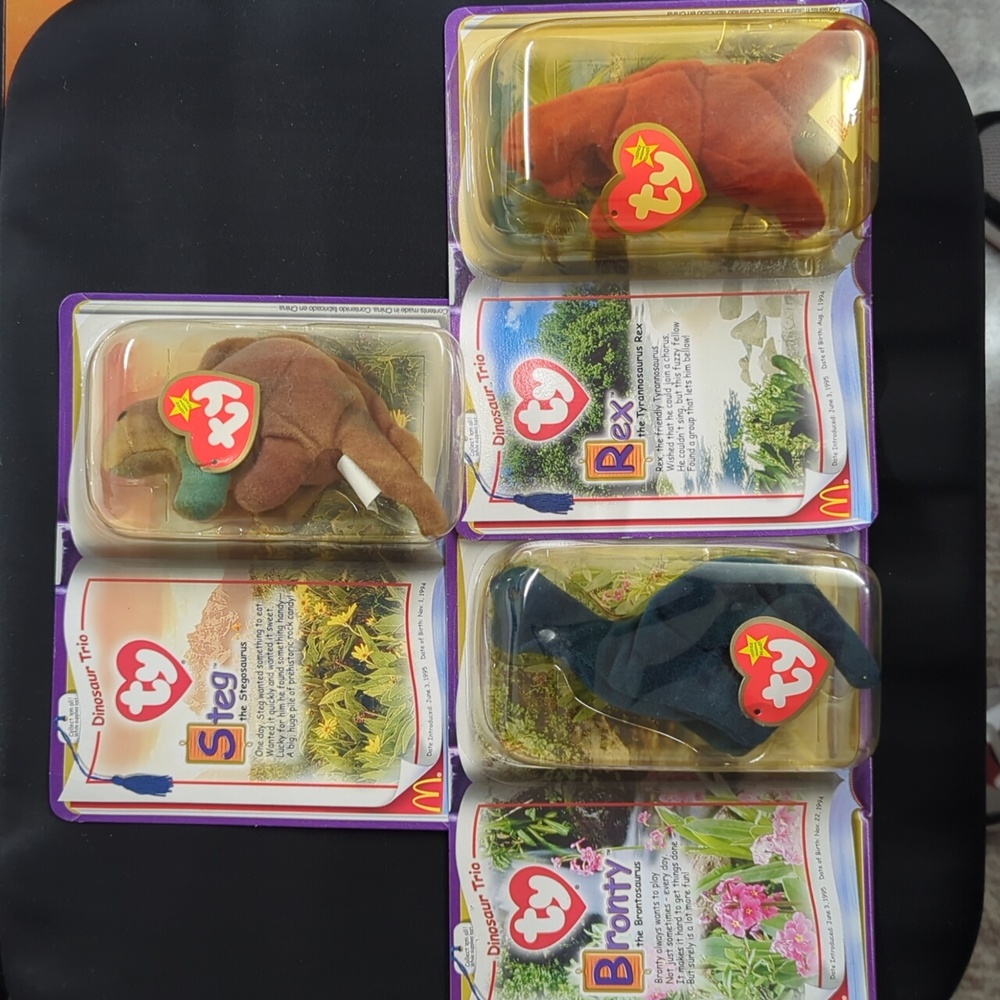 Vintage Dinosaur Trio Ty Beanie Baby collectible set (sealed in package)